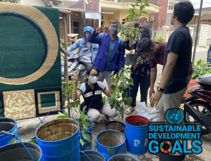 AKSI PENGHIJAUAN TIM DEPARTEMEN AKUNTANSI FEB UM: BUKTI NYATA SUKSESKAN PROGRAM SDGS 2030