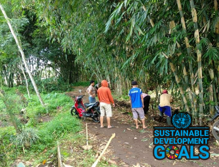 GIAT WUJUDKAN SDGS 2030: TIM DEPARTEMEN AKUNTANSI FEB UM 2021 LAKUKAN KERJA BAKTI DUSUN TRAJENG, DESA PAKISJAJAR