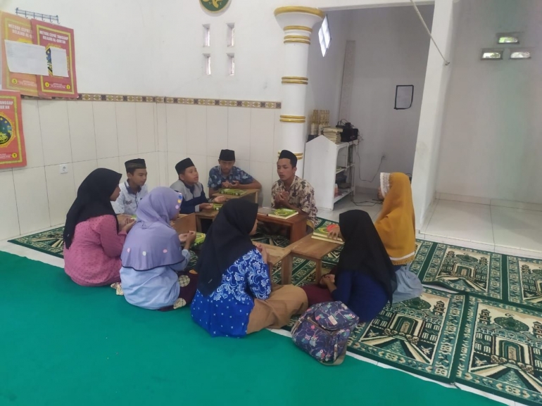 Dukung Terwujudnya SDGs, Departemen Akuntansi Membantu Bimbingan Baca Al-Qur’an Di Desa Samar