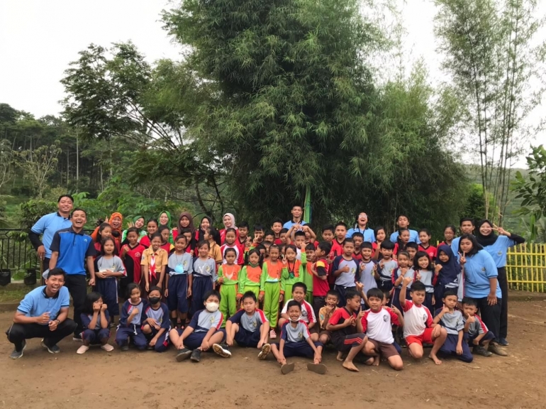 Departmen Akuntansi Melakukan Bimbingan Belajar Kepada Siswa Sekolah Dasar Di Desa Samar Guna Sukseskan SDGs 4