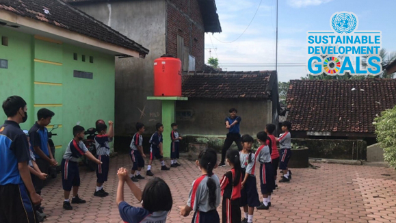 Wujudkan SDGs, Mahasiswa Akuntansi Universitas Negeri Malang Selenggarakan Pembelajaran Bola Voli Kepada Siswa Sekolah Dasar Di Desa Samar