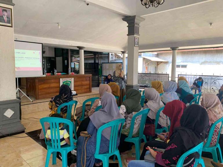 WUJUDKAN SDGS: MAHASISWA KKN UNIVERSITAS NEGERI MALANG GANDENG DOKTER MUDA LAKUKAN SOSIALISASI MPASI GUNA KURANGI ANGKA STUNTING DI DESA NGINGIT, KEC TUMPANG, KAB MALANG