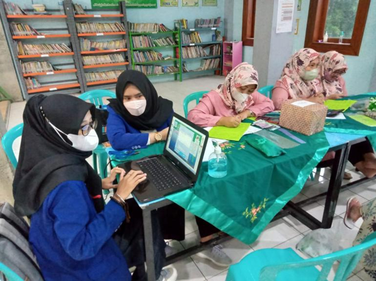Dukung SDGs9 Desa Melalui Program Penyusunan Laporan Keuangan Terkomputerisasi Bagi Koperasi Simpan Pinjam di Desa Sumbersekar