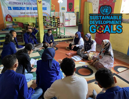 WUJUDKAN PENDIDIKAN BERKUALITAS SEBAGAI TUJUAN SDGS 2030 MELALUI PENDAMPINGAN PENCATATAN LAPORAN KEUANGAN TK MUSLIMAT NU 08 ASSHOFIYAH OLEH TIM DEPARTEMEN AKUNTANSI FEB UNIVERSITAS NEGERI MALANG 2021