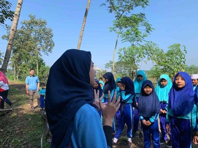 MANFAATKAN MOMENTUM JELANG LIBUR SEMESTER SEBAGAI AJANG GELAR SEKOLAH ALAM DEMI MEWUJUDKAN SDGs  No. 4 DI DESA NGINGIT, MALANG