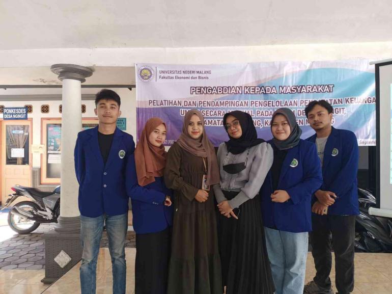 Capai SDGs 4 dan 8 Melalui Pemberdayaan Masyarakat: Optimalisasi Sistem Keuangan UMKM Desa Ngingit oleh Tim Pengabdian Universitas Negeri Malang