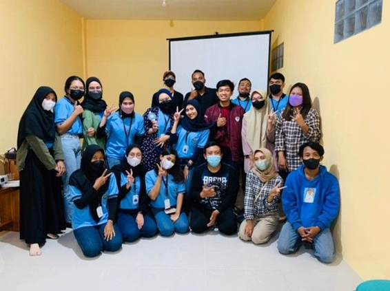 Implemetasi SDGs 8 & SDGs9  Melalui Pelatihan Desain Grafis dan Video Editing
